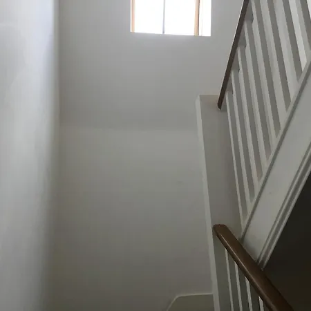 Pembroke Court Apartment *